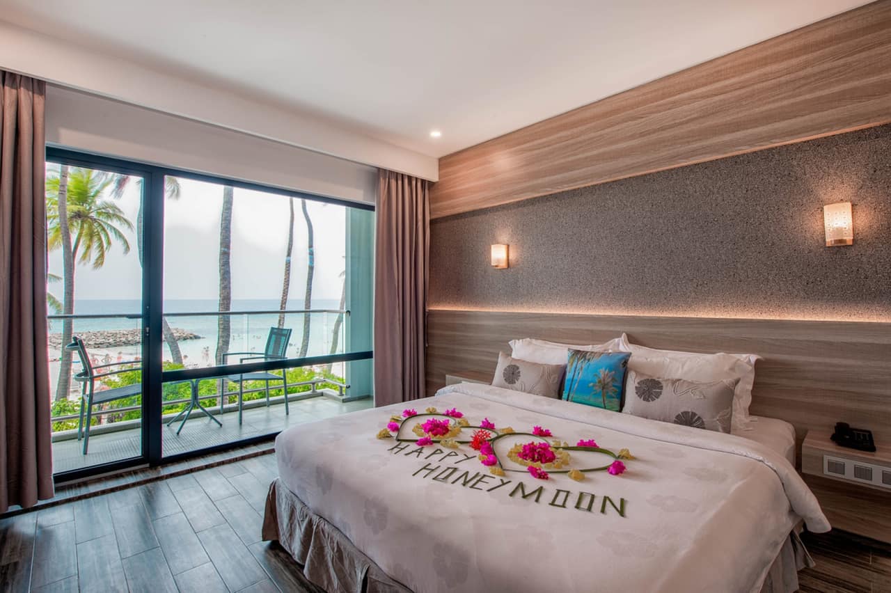 Honeymoon Room with Balcony and Seaview
